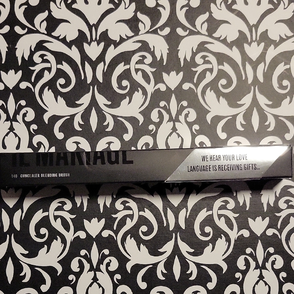 NIB IL MAKIAGE Concealer Blending Brush - Black - Picture 2 of 4